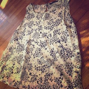 Light-weight sleeveless top